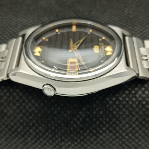 Seiko Black and Gold Men's Watch - Picture 5 of 8